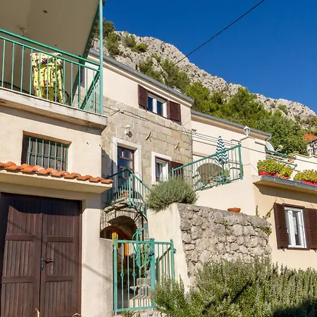 Apartman Renovated Old Stone House