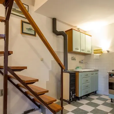 Apartman Renovated Old Stone House *