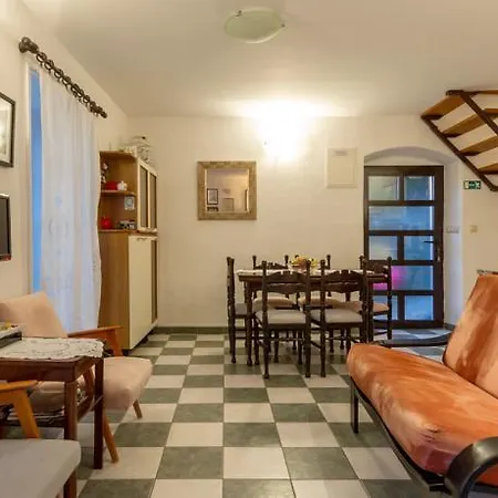 Apartman Renovated Old Stone House *