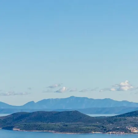 Apartman Renovated Old Stone House