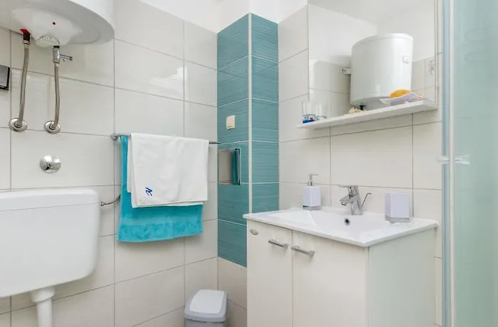 Renovated Old Stone House Lokva Rogoznica